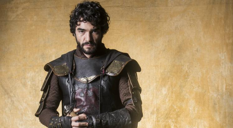 Prestes a sair de “Deus Salve o Rei”, Caio Blat discutiu com diretor