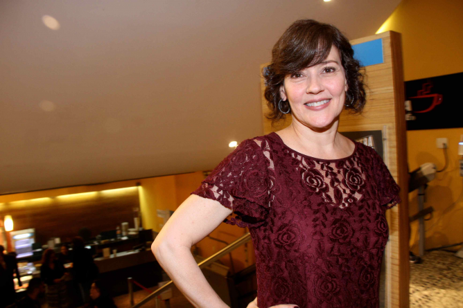 Cláudia Assunção viverá Maria de Nazaré na Record