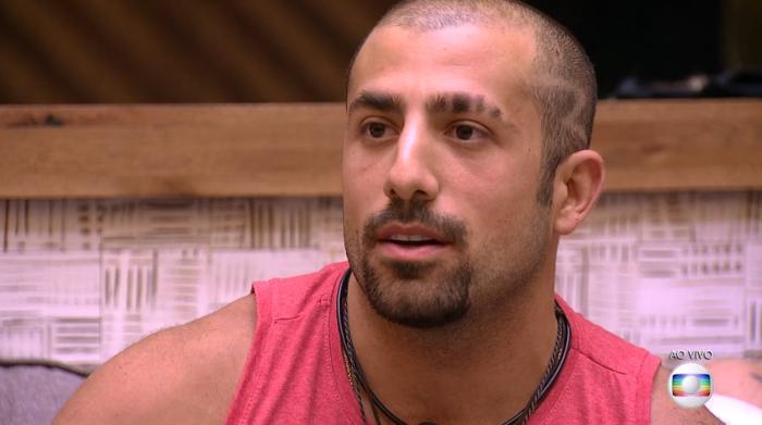 Kaysar negocia com a Globo participação em “Carcereiros”