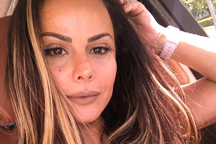 Viviane Araújo insulta seguidores que criticaram fotos: “Cambada de recalcados”