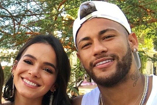 Bruna Marquezine comemora aniversário com mais de 12 horas de festa