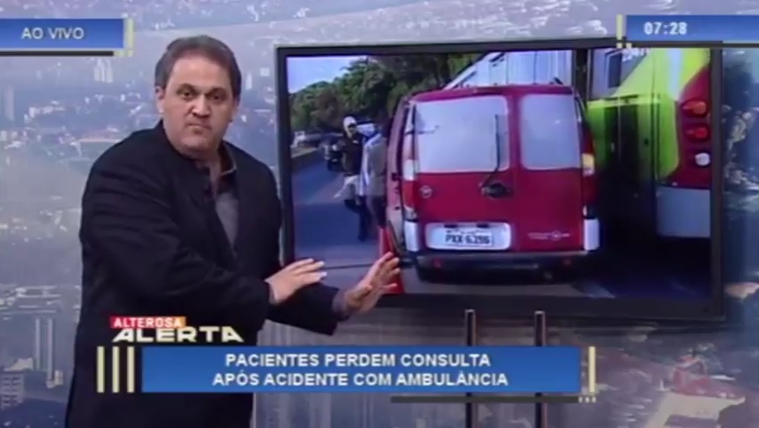 Apresentador da TV Alterosa/SBT paga táxi ao vivo para socorrer pacientes de ambulância acidentada