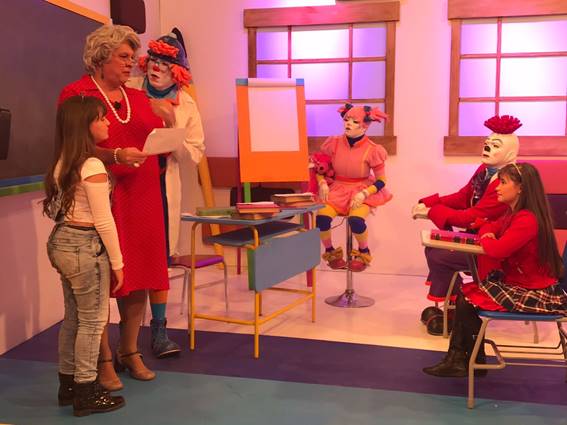 Tia da Gazeta faz participação especial na escolinha da “Turma da Pakaraka”