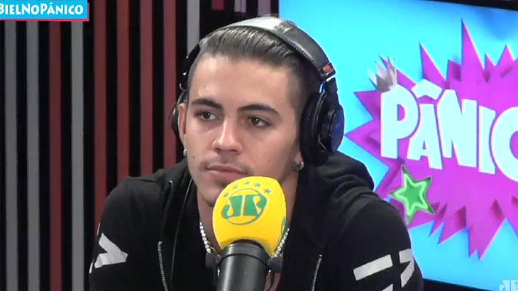 Integrante do “Pânico” deseja a morte de MC Biel e cantor abandona o programa ao vivo