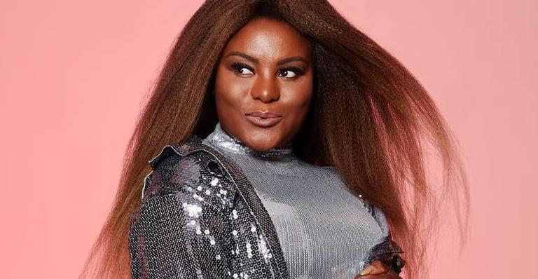 Karin Hils relembra show do Rouge no Pacaembu: “Lotou o estádio e estávamos ganhando R$ 700 cada uma”