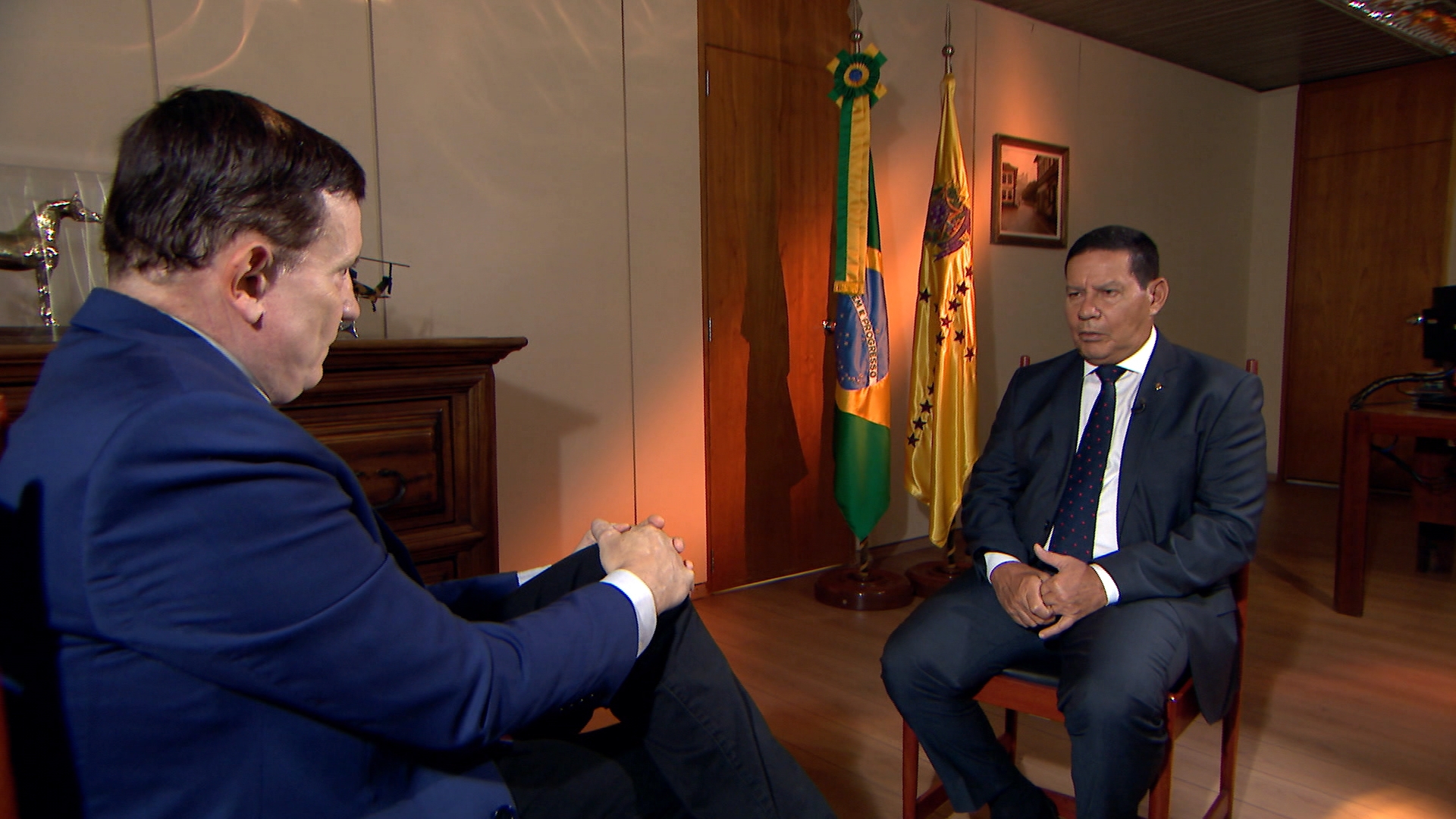 Com entrevista do general Hamilton Mourão, “Conexão Repórter” registra a pior audiência da história do programa