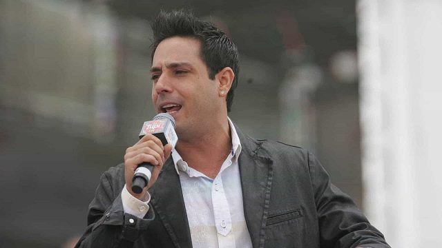 Cantor Vavá lamenta lado ruim da fama: “Tinha gente querendo tirar foto comigo no velório da minha mãe”