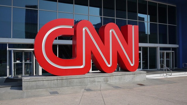 A duas semanas da estreia, CNN Brasil luta nos bastidores por canal em TV aberta