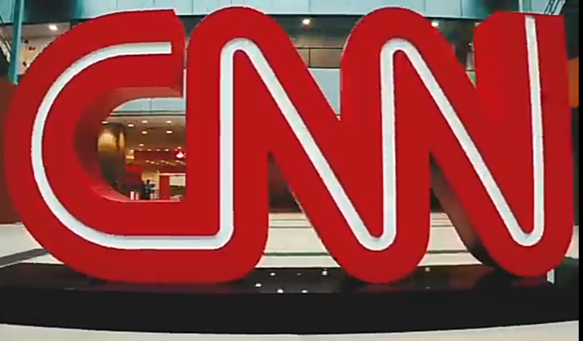 Jornalista da CNN cai do 3º andar em encontro íntimo durante o expediente