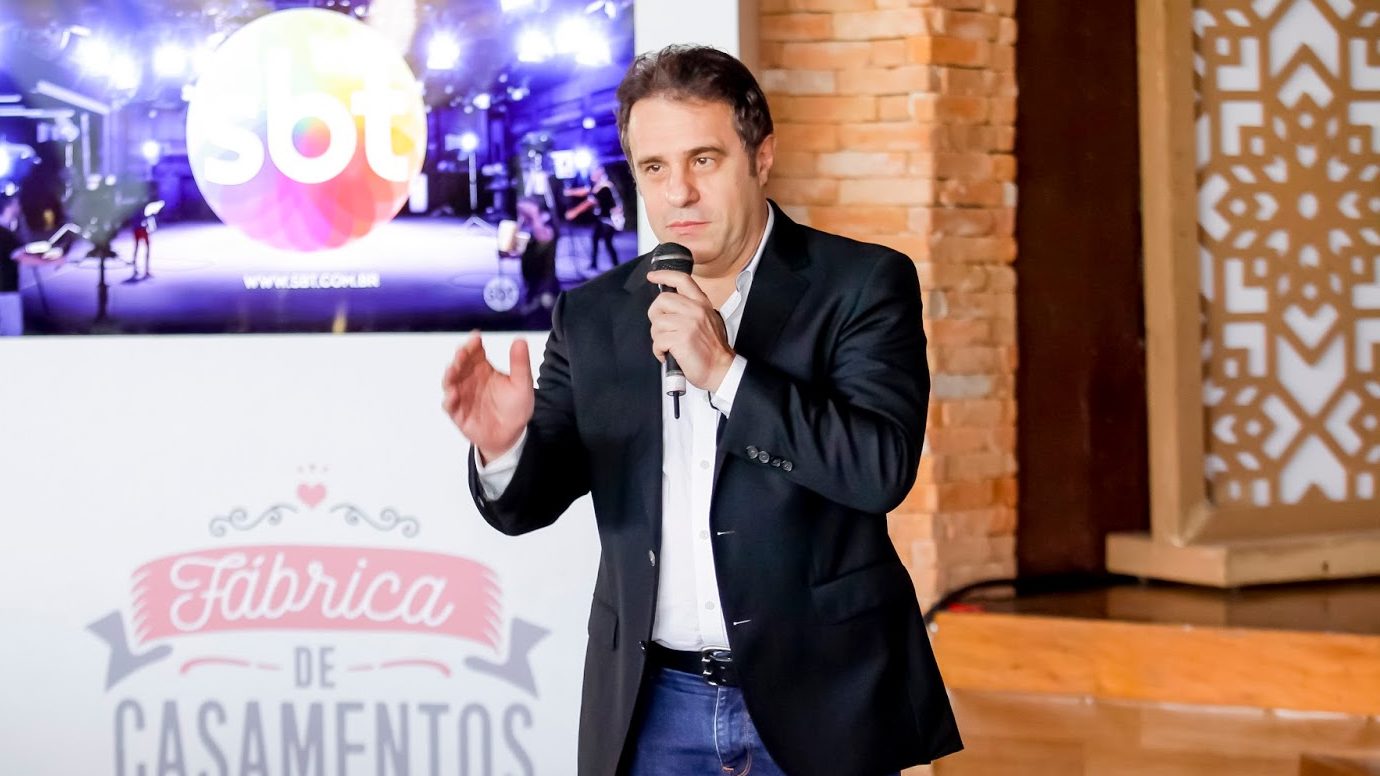 Diretor artístico do SBT critica colunistas do portal “UOL”