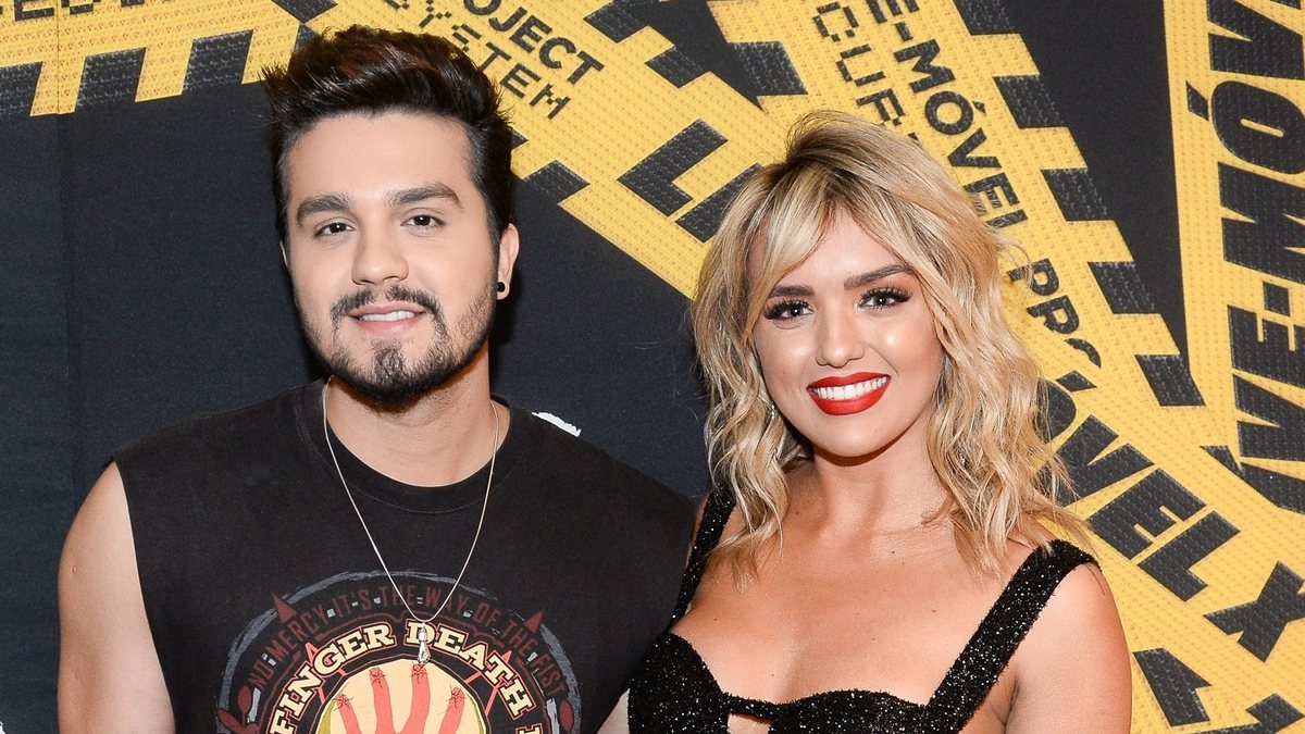 Luan Santana e Rafa Kalimann fazem aquecimento para o “Luan Love Em Casa”