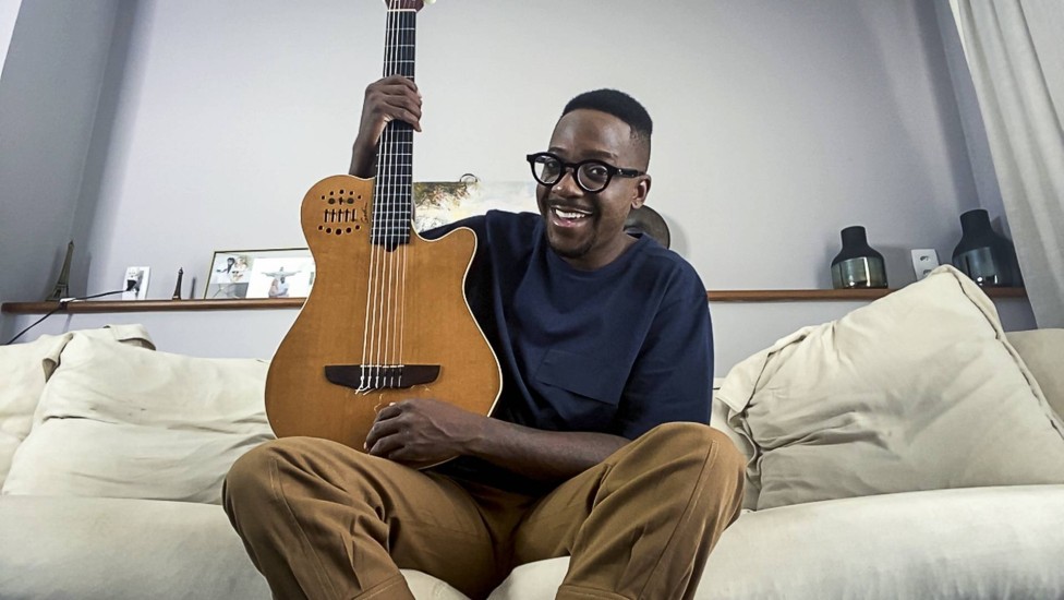 Mumuzinho estreia na fase ao vivo do “The Voice Kids”