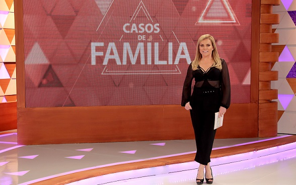 Após 10 meses, “Casos de Família” retorna às gravações no SBT