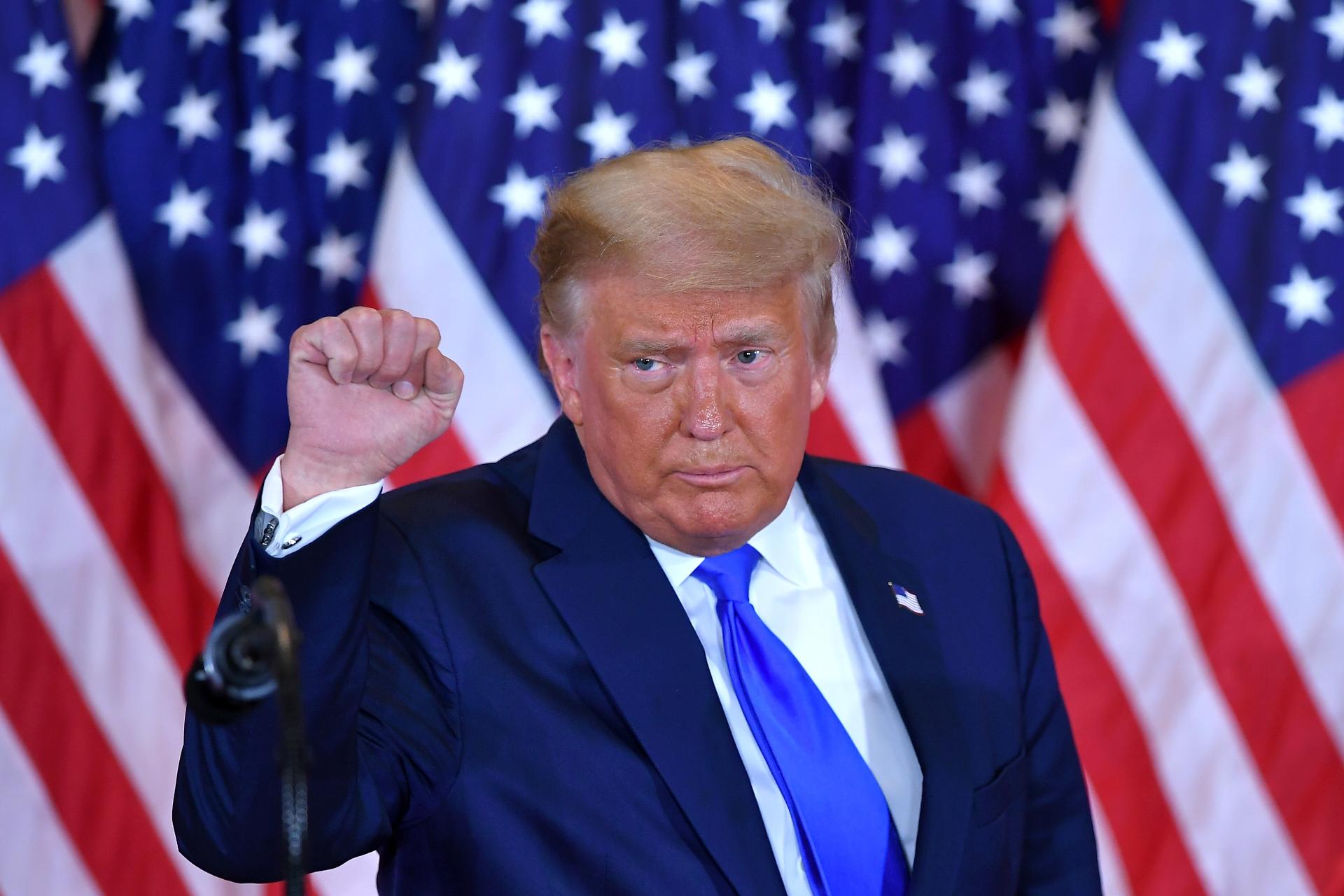 Emissoras de TV interrompem fala de Donald Trump ao vivo para alertar sobre mentiras