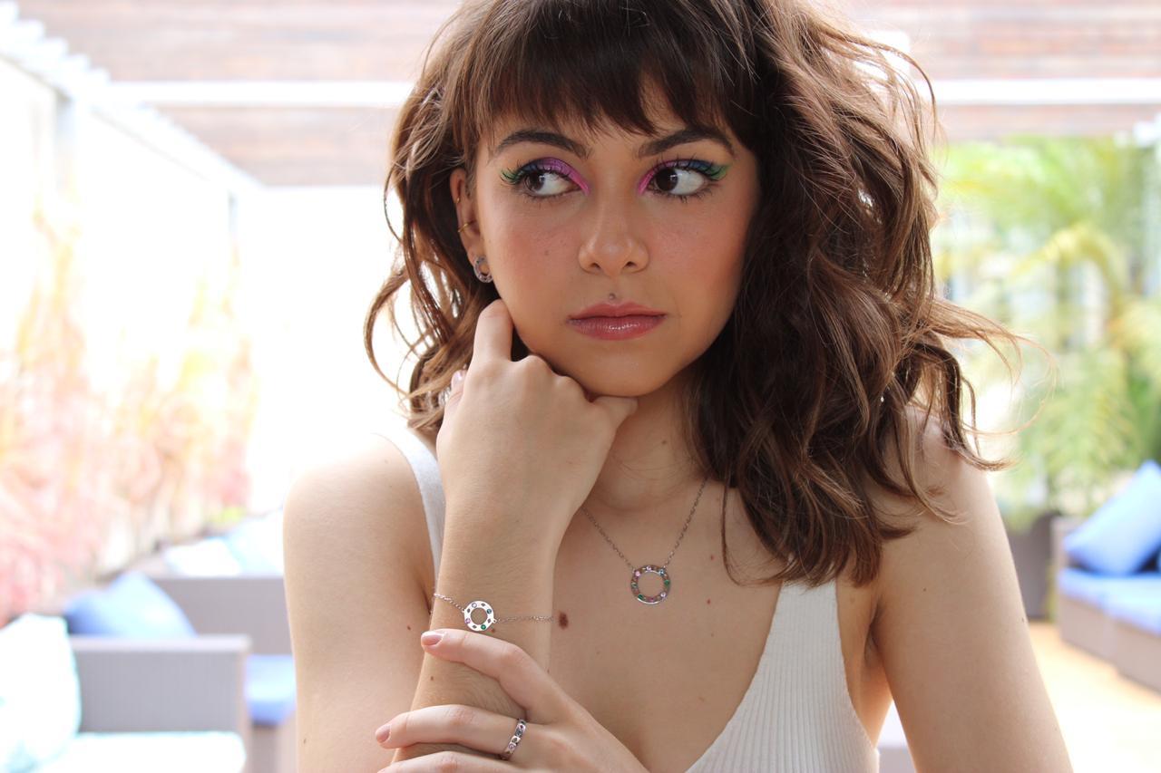 Klara Castanho lança linha de joias