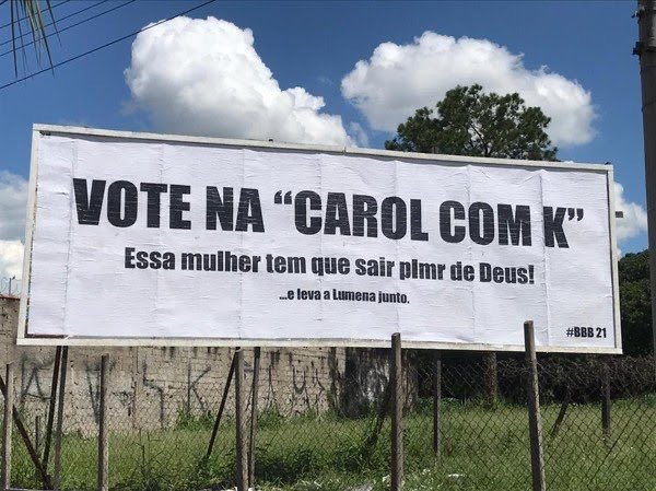 Outdoor contra Karol Conká foi instalado por Youtuber