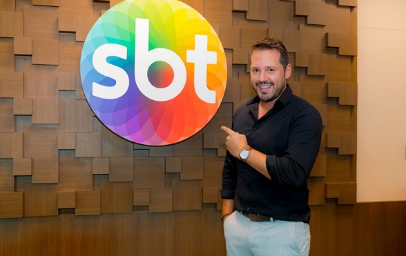 Dony De Nuccio assina contrato com o SBT