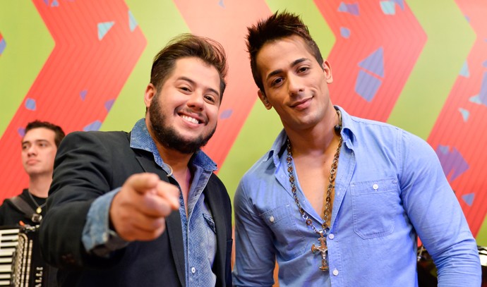 Cantor sertanejo Tiago conta, pela primeira vez, tudo sobre sua cirurgia de aumento de pênis