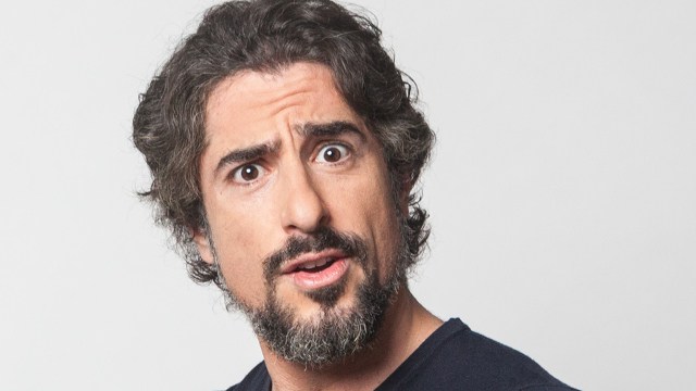 Marcos Mion revela que era impedido de usar camiseta na Record por causa de tatuagem