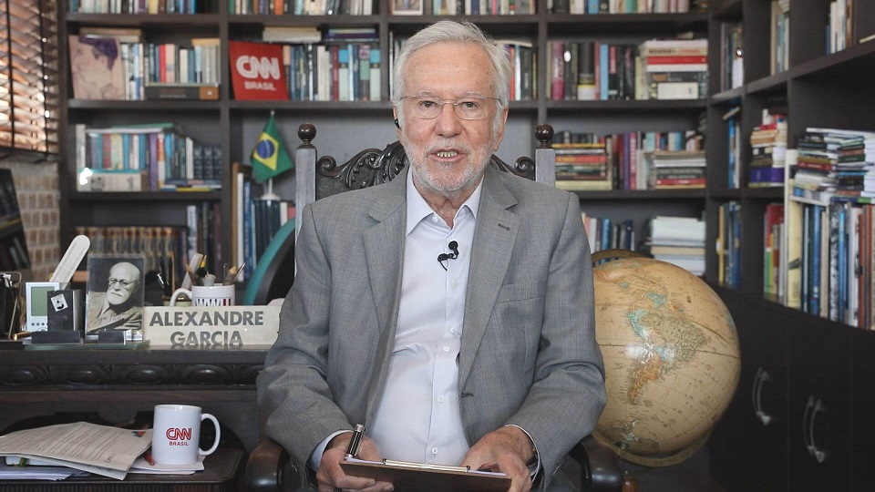 Após divulgar fake news, Alexandre Garcia é demitido da CNN Brasil