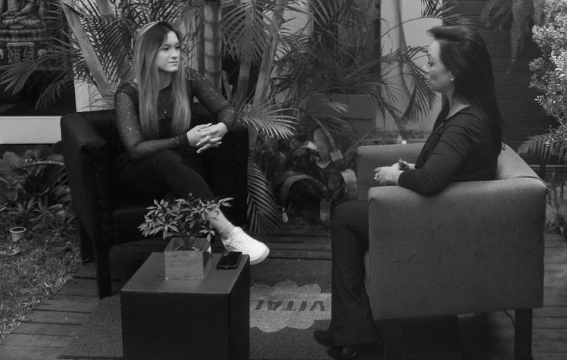 Marina Liberato, filha de Gugu Liberato, lança documentário sobre terapia natural para o câncer