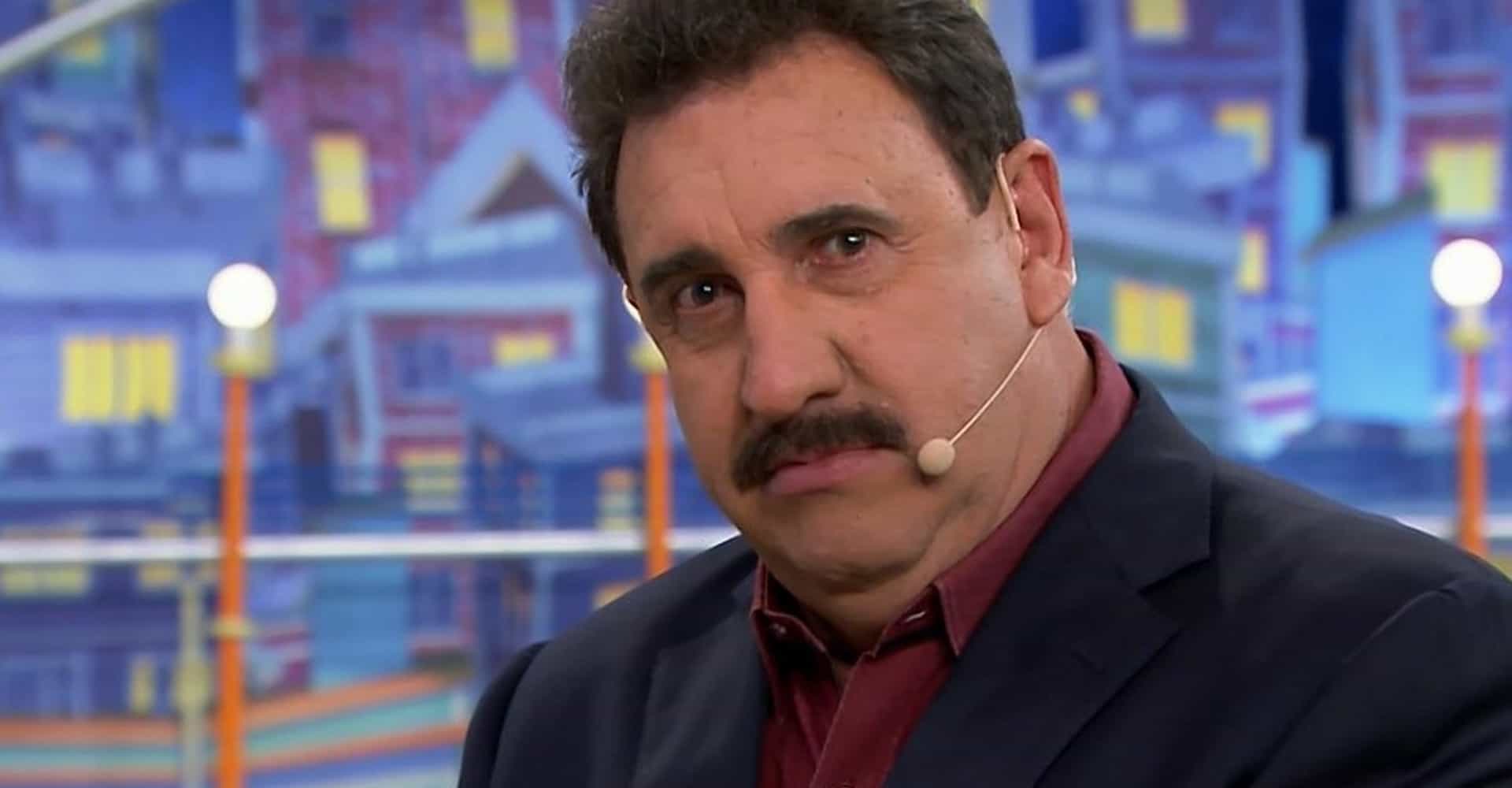Ratinho testa positivo para Covid-19 pela 2ª vez, se afasta do SBT e manda recado: “Meu único sintoma”