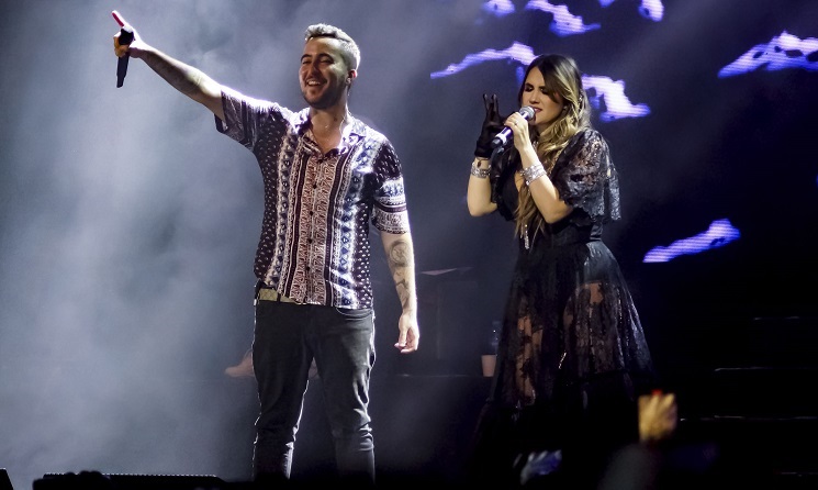 Dulce María é recebida com euforia do público em sua volta aos palcos