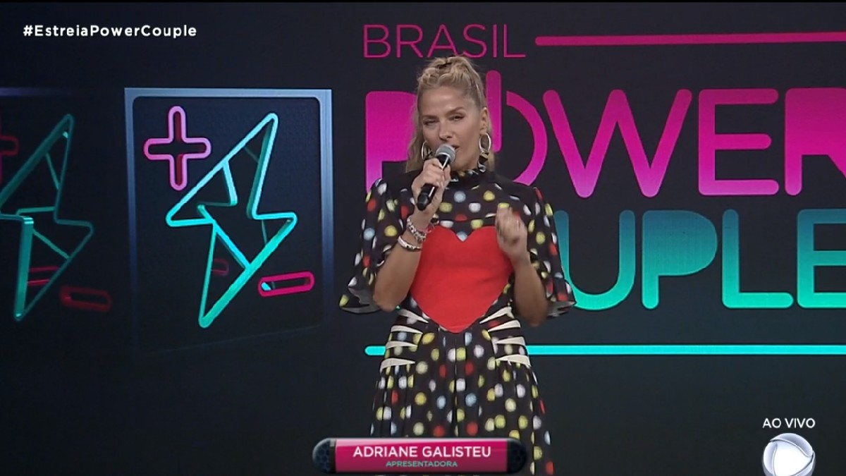 Adriane Galisteu revela perrengue durante apresentação do “Power Couple”: “Ninguém percebeu”