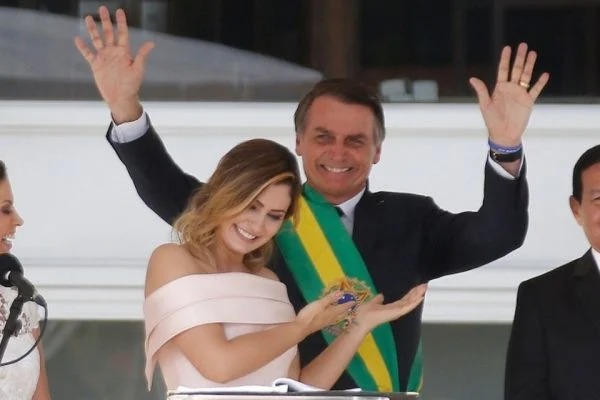 Michelle alega que Bolsonaro é “imbrochável” e “incomível”
