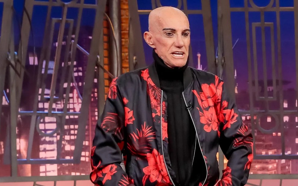 Amin Khader revela que apanhou de colegas na Record TV: “Não fui na direção”