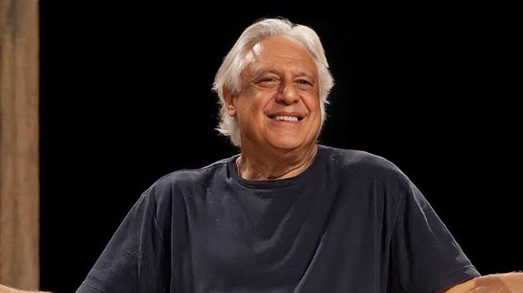 Antonio Fagundes aparece dançando de cueca cavada e internet vai à loucura: “Que pernas”