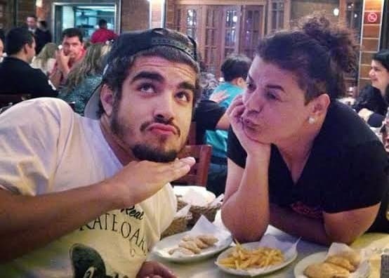 Caio Castro se manifesta após repercussão de sua fala sobre pagar conta em encontros