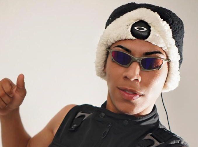 Conheça o DJ de 16 anos que produz músicas apenas com o celular e já possui milhões de visualizações