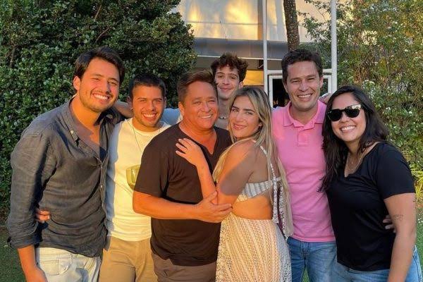 Cantor Leonardo faz festa de aniversário e não chama um dos filhos