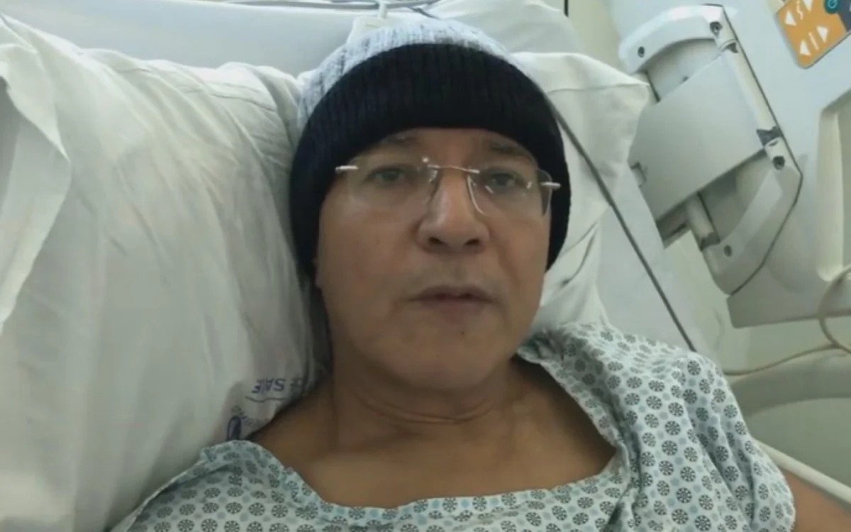 Cantor sofre AVC, perde parte dos movimentos e tem fala comprometida