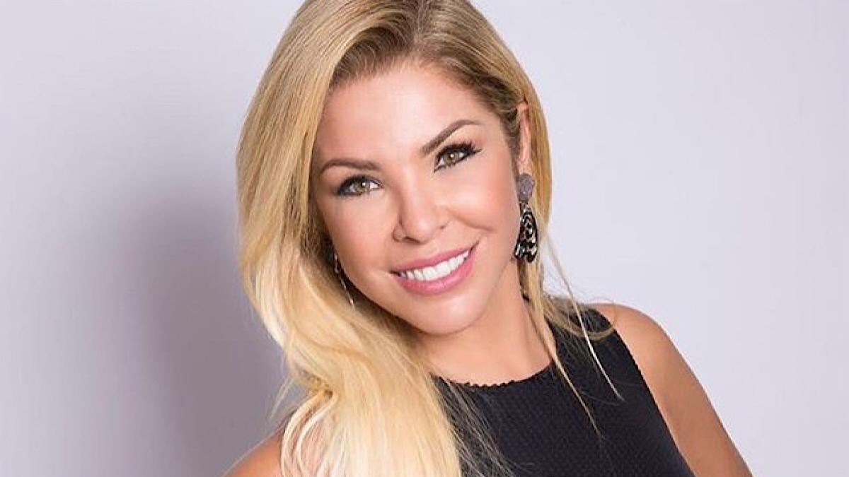 Verônica Costa posta foto do carro atingido por tiros na Avenida Brasil: “Muito abalada”