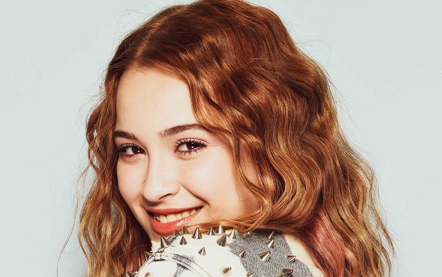 Atriz e cantora Ágatha declara frustração com o meio artístico: “dá uma desanimada”