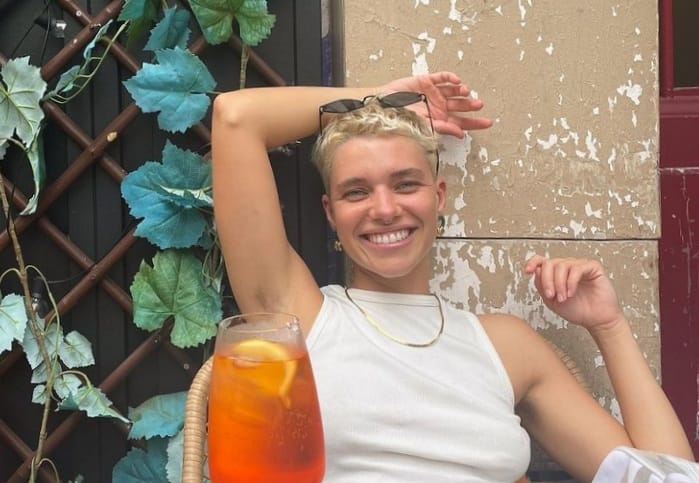 Bruna Linzmeyer surpreende os fãs ao postar foto de topless: “Finalmente”