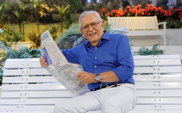 Carlos Alberto de Nóbrega renova contrato com o SBT até 2025: “Que depois eu assine outro”