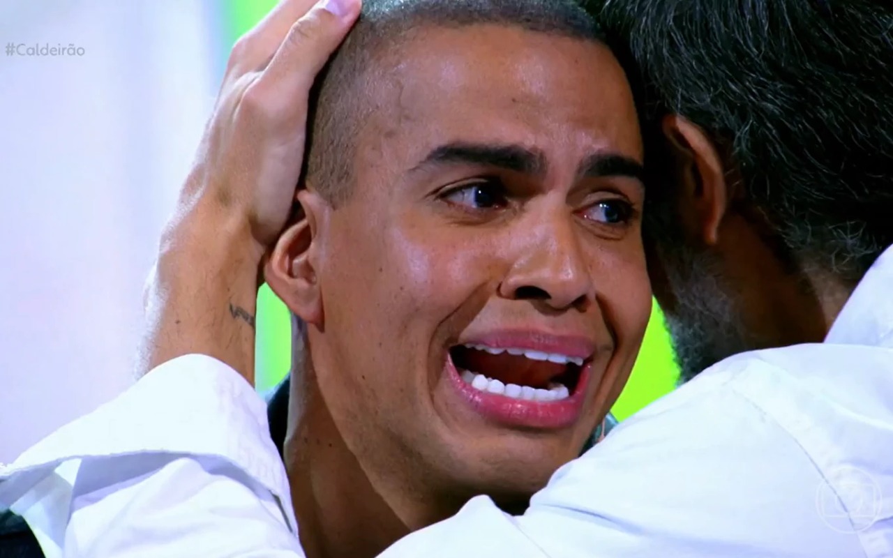 Vídeo: Thiago Oliveira chora de desespero no “Caldeirão com Mion”: “Isso é sério”