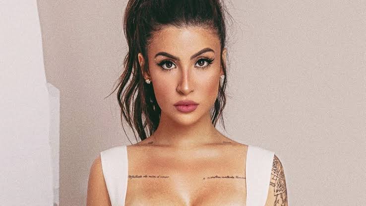 Sem calcinha, Bianca Andrade mostra virilha em fotos e agita web: “Um fato que ninguém pode negar”