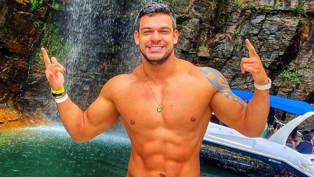 Caique Aguiar apela e faz promessa caso ganhe o “Ilha Record 2”: “Uma loucura”