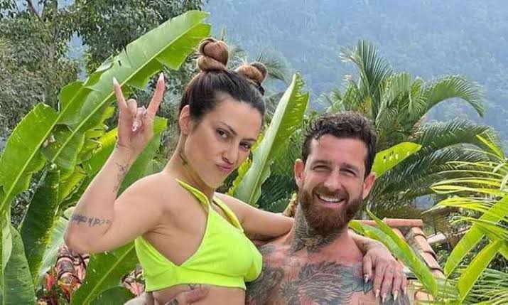 Cleo aparece em foto com o marido e “detalhe” chama atenção: “Não brinca com meu coração“
