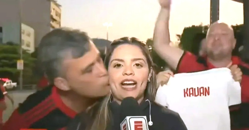 Após torcedor assediar repórter ao vivo, apresentadores e clubes se manifestam; vídeo