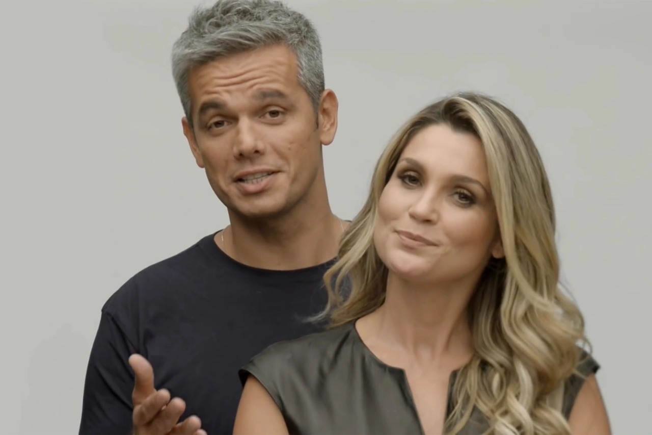 Flávia Alessandra recebe pergunta de Otaviano Costa após foto de lingerie transparente