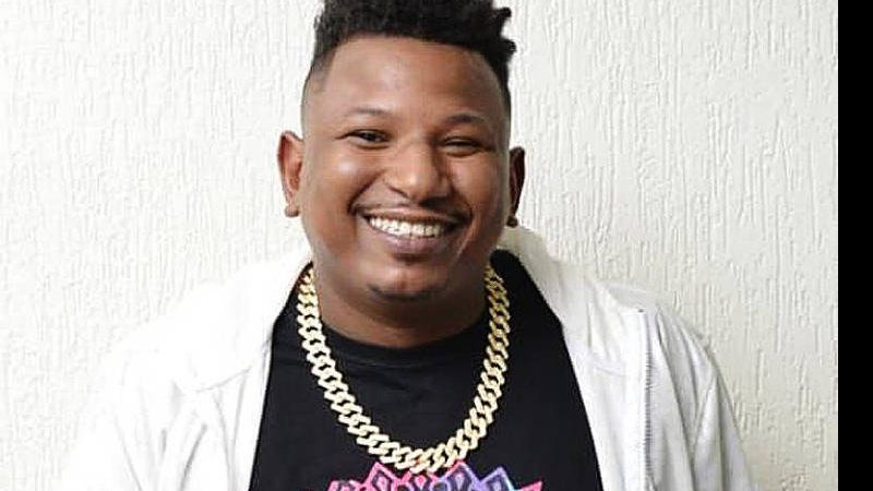 Integrante de grupo de pagode é assassinado após urinar em muro