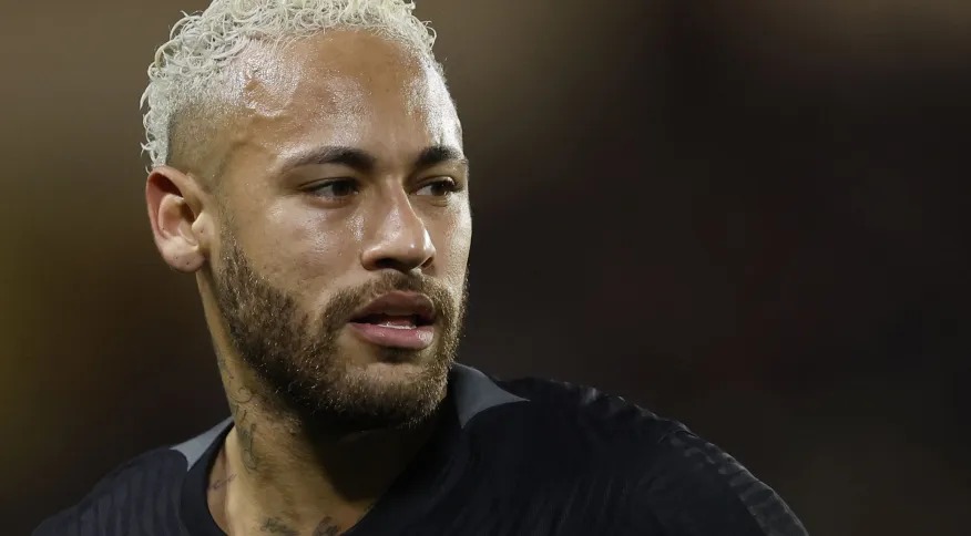 Eleitor de Bolsonaro, Neymar divulga fake news e tem post notificado pelo Instagram
