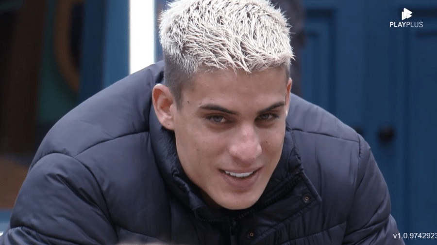 Tiago Ramos faz apologia ao estupro e diz querer enfiar objeto em Alex; assista