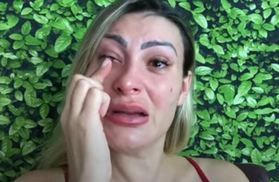 Após alta, Andressa Urach cai no choro ao falar sobre sua situação