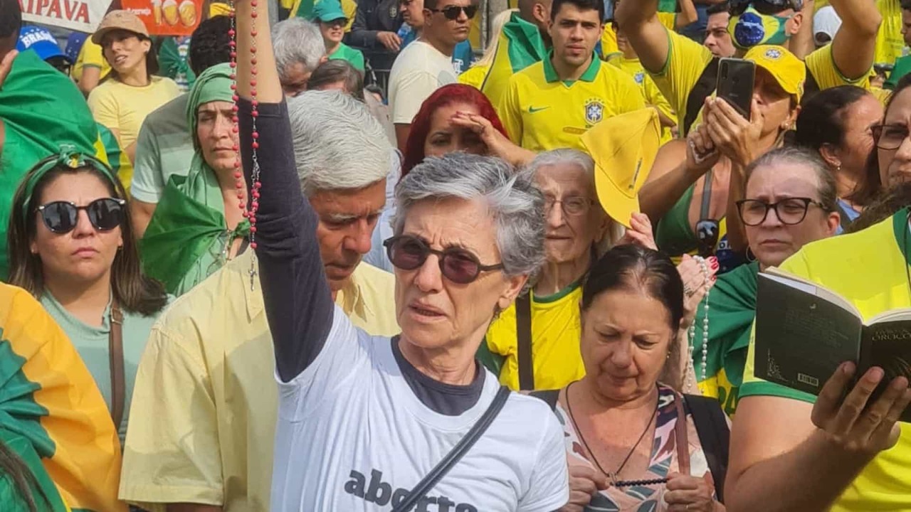 Cássia Kis é banida de grupo no WhatsApp após falas polêmicas